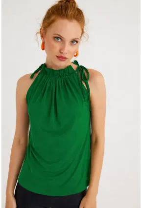 Kadın Yeşil Yakası Fırfırlı Kolsuz Bluz BTH01