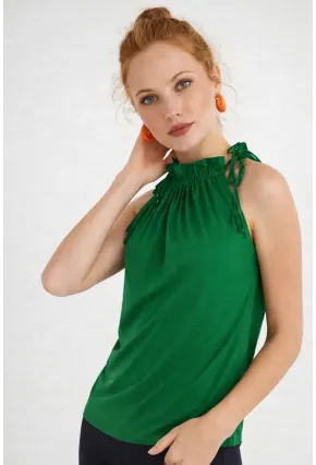 Kadın Yeşil Yakası Fırfırlı Kolsuz Bluz BTH01