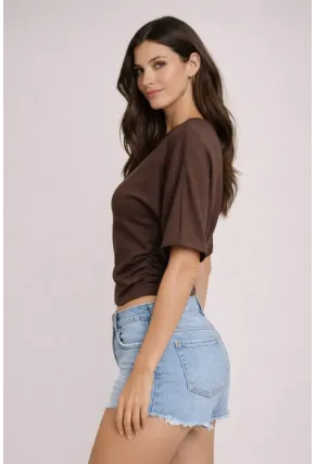 Kahverengi Büzgü Detaylı Crop Bluz – Yarım Kol Basic Şık Tişört