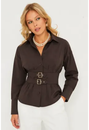 Kahverengi Korseli Detaylı Şık Gömlek – Bel Vurgulu Modern Kesim