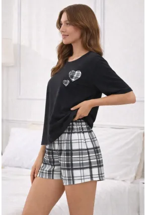 Kalp Baskılı Siyah Tişörtlü Ekose Şortlu Kadın Pijama Takımı