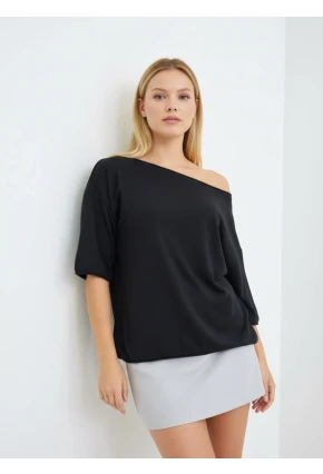 Kayık Yaka Oversize Siyah Bluz