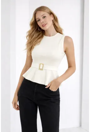 Kemer Detaylı Volanlı Beyaz Bluz – Şık ve Modern Kesim