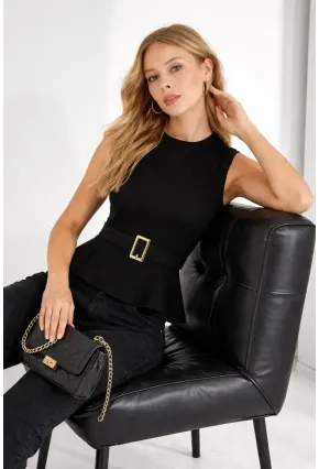 Kemer Detaylı Volanlı Siyah Bluz – Şık ve Modern Kesim