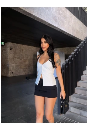 Önü Düğmeli Boyundan Bağlamalı Beyaz Bluz