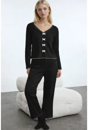 Pamuklu Dantel ve Fiyonk Detaylı Fitilli Örme Pijama Takımı