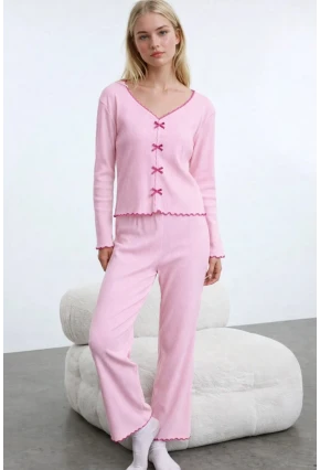 Pamuklu Dantel ve Fiyonk Detaylı Fitilli Örme Pijama Takımı