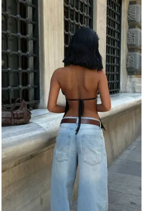 Sırtı Bağcıklı Boyundan Askılı Dekolte Bluz Siyah