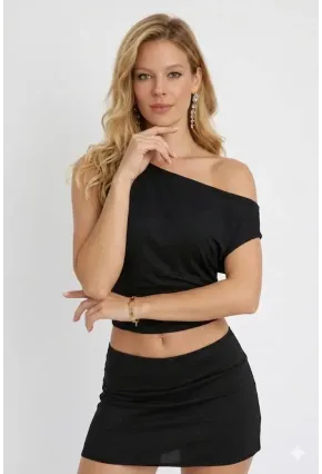 Siyah Asimetrik Yaka Drapeli Crop Bluz