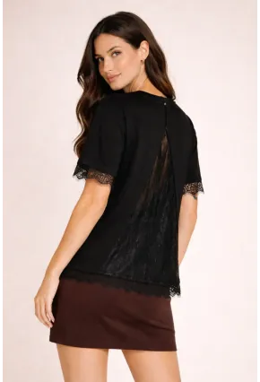 Siyah Dantel Detaylı Oversize T-Shirt Bluz – Sırt Dekolteli Şık Kadın Bluz