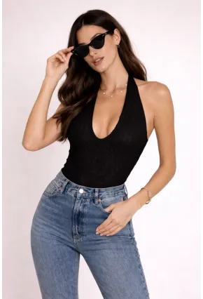 Siyah Dantel Halter Yaka Dekolteli Kadın Bluz – Şık ve Feminen Yazlık Üst