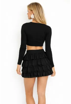 Siyah Kat Kat Volanlı Şort Etek – Yüksek Bel, Feminen Mini Tasarım