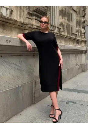 Siyah Kırmızı Şeritli Yırtmaç Detaylı Modal Elbise