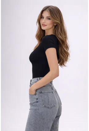 Siyah Sandy Kumaş Kare Yaka Kısa Kollu Kadın Bodysuit – Fit & Şık Tasarım