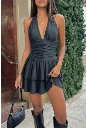 Siyah Scuba Kumaş Büzgü Detaylı Fırfırlı Mini Elbise – V Yaka Şık Gece Elbisesi