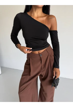 Tek Omuz Kol Detay Sandy Bluz Siyah