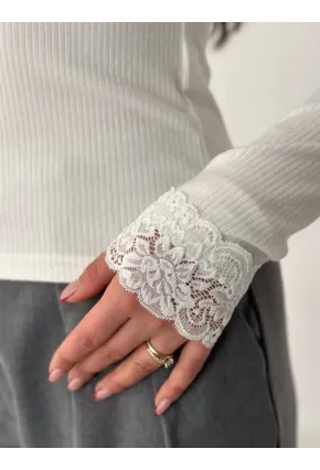 V Yaka Dantel Detay Beyaz Bluz