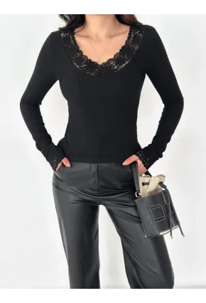 V Yaka Dantel Detay Siyah Bluz