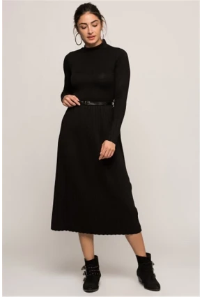 Yarım Balıkçı Siyah Eteği Pliseli Uzun Elbise