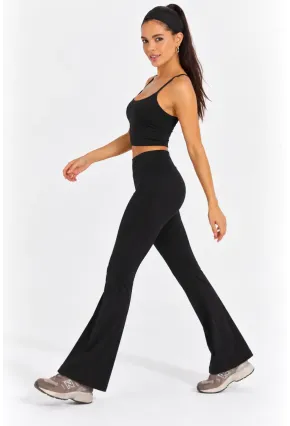 Kadın Siyah Askılı Crop Top ve İspanyol Paça Pantolon Spor Takım