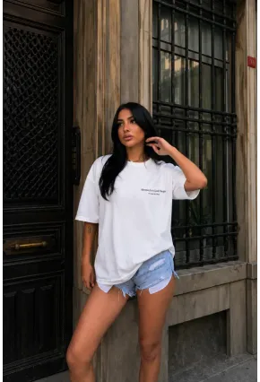 Beyaz Minimal Yazı Baskılı Oversize Penye T-Shirt – “Adversity Is A Good Discipline” Tasarım