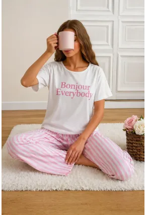 Bonjour Baskılı Kadın Uzun Pijama Takımı – Beyaz T-Shirt & Pembe Çizgili Alt