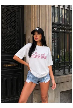 Ekru Baskılı Oversize Penye T-Shirt – “It is all Thanks to Me” Yazılı Modern Tasarım