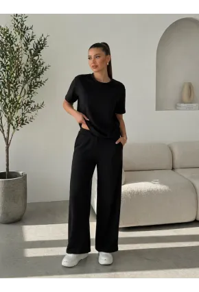 Minimal Siyah İkili Takım – Rahat Kesim Basic Tişört & Bol Paça Pantolon