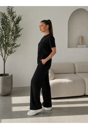 Minimal Siyah İkili Takım – Rahat Kesim Basic Tişört & Bol Paça Pantolon