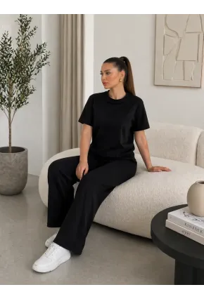 Minimal Siyah İkili Takım – Rahat Kesim Basic Tişört & Bol Paça Pantolon