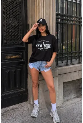 Siyah “New York Downtown” Yazı Baskılı Oversize Penye T-Shirt – Spor & Günlük Stil Tasarım
