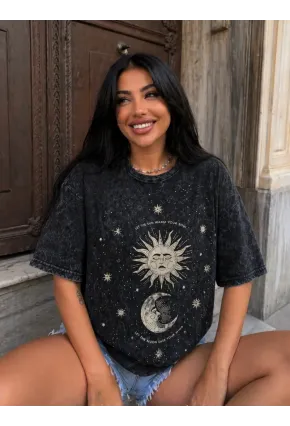 Vintage Yıkamalı Siyah T-Shirt – Güneş & Ay Baskılı Oversize Unisex Tişört
