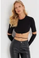Kadın Siyah Aksesuarlı Crop Bluz B2947