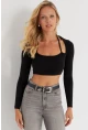 Kadın Siyah Pencereli Crop Bluz B2946