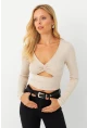 Kadın Vanilya Önü Pencereli Crop Bluz AYD393