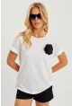 Kadın Beyaz Gül Aksesuarlı T-Shirt SF12721