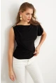 Kadın Siyah Aksesuarlı Asimetrik Kol Bluz VA102