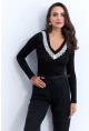 Kadın Siyah Kroşe Aksesuarlı V Yaka Bluz EY2969