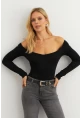 Kadın Siyah Yakası Açık Kaşkorse Bluz AYD400
