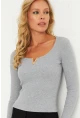 Kadın Gri Aksesuarlı Kaşkorse Bluz RLO17