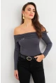 Kadın Gri Halka Aksesuarlı Madonna Yaka Crop Bluz RLO3043