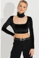 Kadın Siyah Kare Yaka Boyunluklu Kadife Crop Bluz B2867