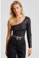 Kadın Siyah Tek Omuz Suni Deri Crop Bluz CY442