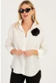 Kadın Beyaz Gül Aksesuarlı Gömlek SF2540