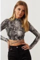 Kadın Taş Sırt Dekolteli Yılan Desenli Crop Bluz LPP1131