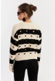 Kadın Ekru-Siyah Çizgili Yırtık Triko Kazak PP2342