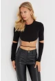 Kadın Siyah Aksesuarlı Crop Bluz B2947