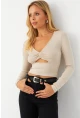 Kadın Vanilya Önü Pencereli Crop Bluz AYD393