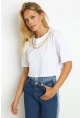 Kadın Beyaz Zincir Aksesuarlı Kısa T-Shirt HT109