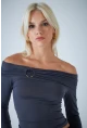 Kadın Gri Halka Aksesuarlı Madonna Yaka Crop Bluz COL3043